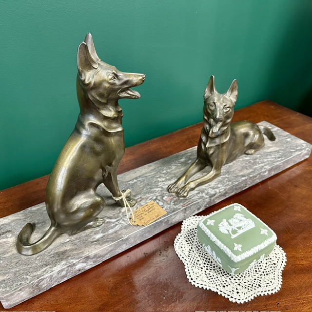Bronze Dogs.jpeg_23325